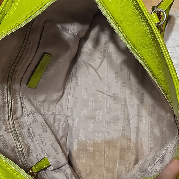Michael Michael Kors lime green patent leather tote bag. - Picture 15 of 16
